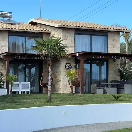 Fotini Case de vacanță